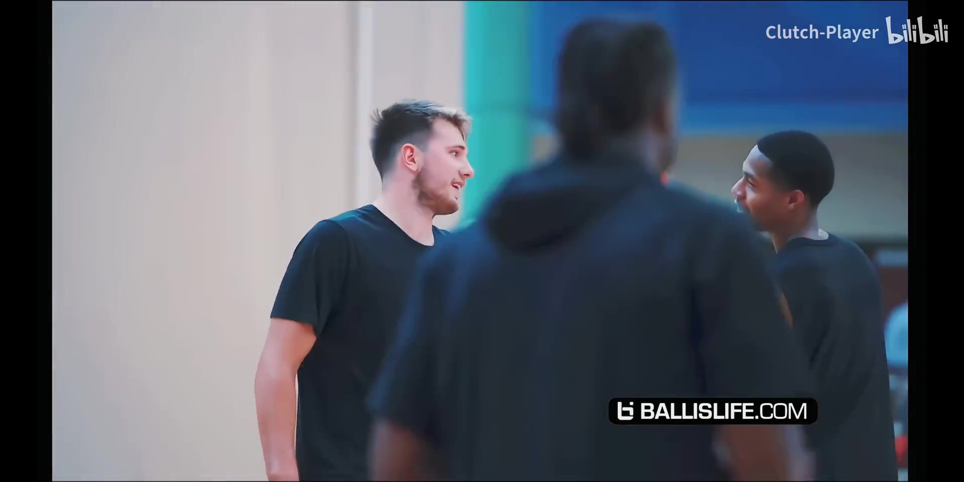 頂級(jí)拼圖此前電風(fēng)扇和東契奇的野球局三分抬手就有