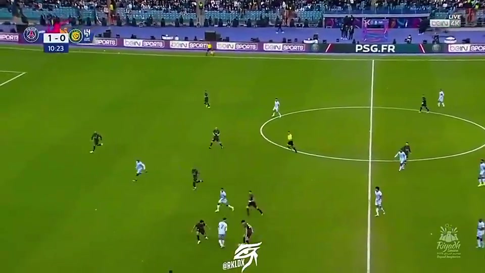 什么水平C羅對陣巴黎上演花式穿襠過人