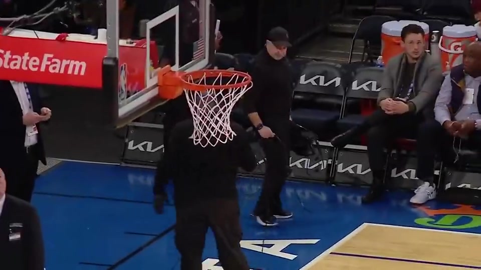 這個(gè)77在行啊艾頓此前練習(xí)中圈端尿盆遠(yuǎn)射50幾秒一球未進(jìn)