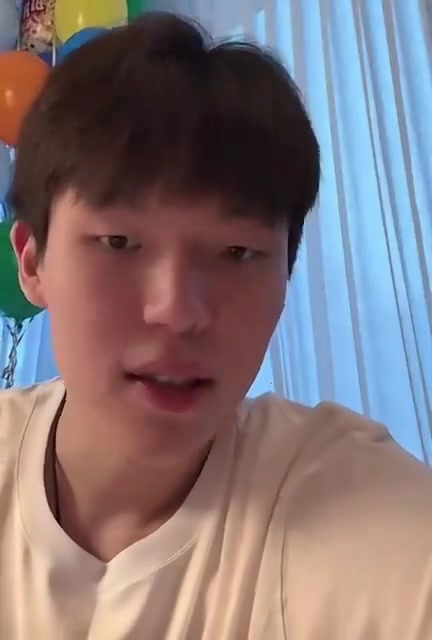 楊瀚森組建游戲的球隊(duì)首發(fā)控衛(wèi)哈利歐文分位克萊小前鋒伊巴卡