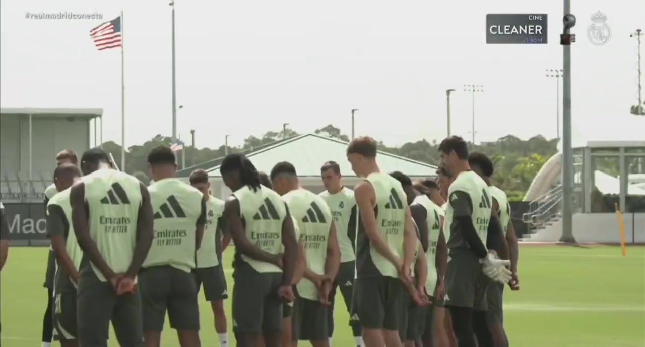 痛惜皇馬世俱杯訓(xùn)練前為去世的若塔兄弟默哀