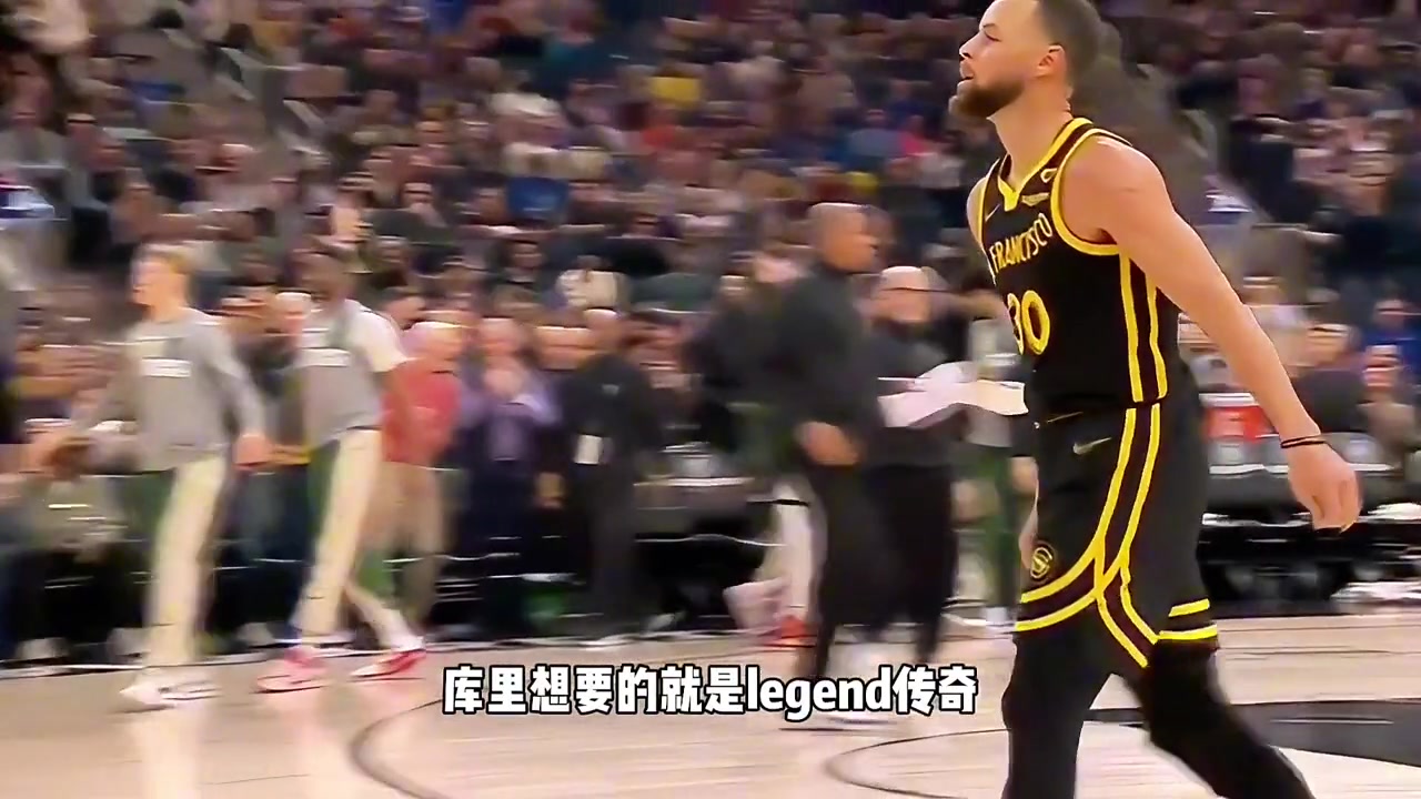 楊毅庫里的生涯已經(jīng)是傳奇了他真正的改變了這個時代籃球