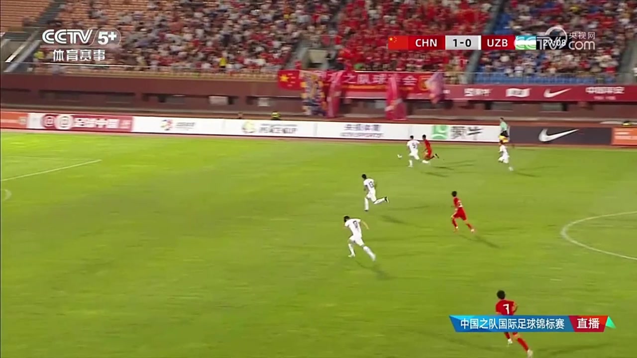 王非尼亞奔襲造點隨后親自主罰勺子點球被撲