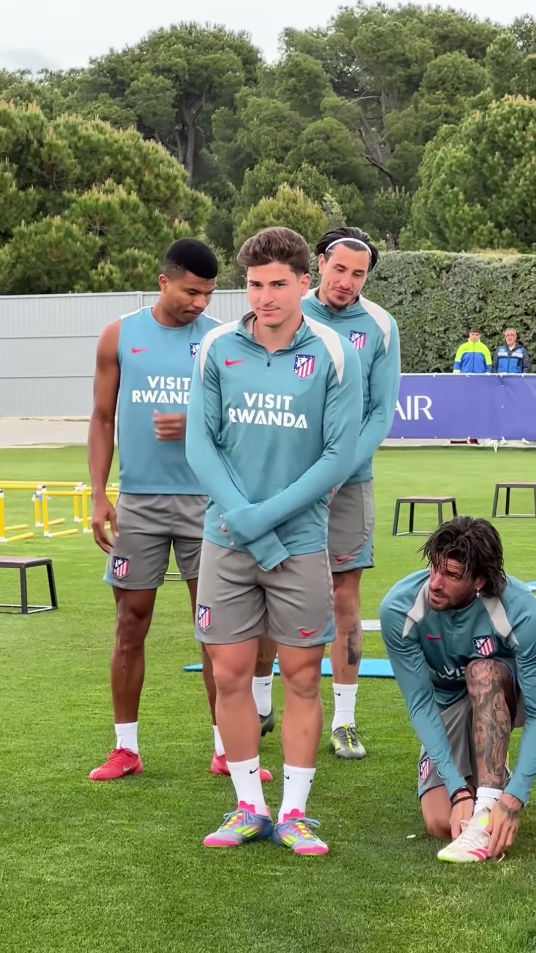 欺負(fù)小蜘蛛呢吉梅內(nèi)斯你個(gè)烏拉圭人是在報(bào)復(fù)阿根廷人吧