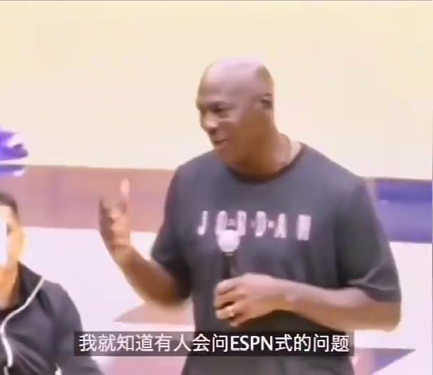 絕對(duì)自信小球迷問喬丹單挑打得過詹姆斯嗎喬丹沒問題