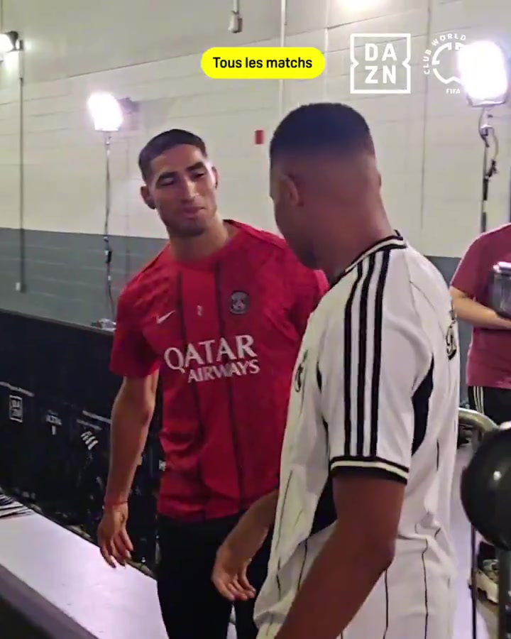 摩洛哥第一深情阿什拉夫和姆巴佩寒暄后者揪了巴黎隊(duì)徽