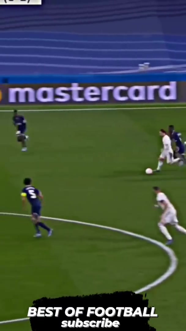 2年前的魔笛這腳直塞讓6名巴黎球員愣在原地