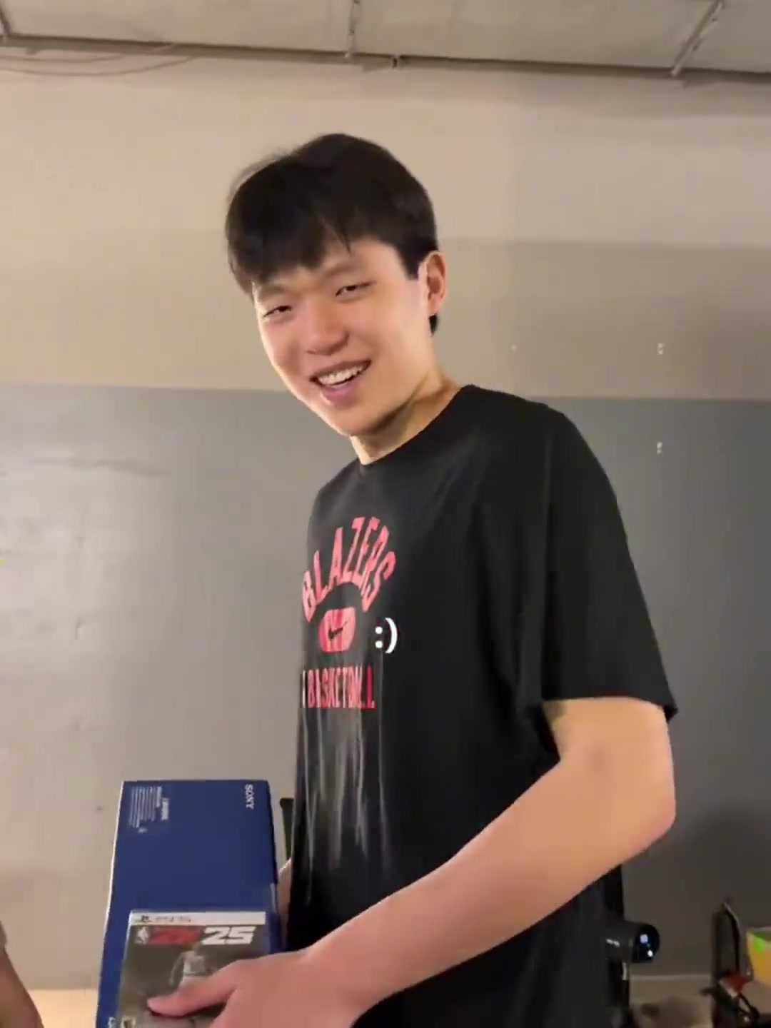 將2K評分打上90楊瀚森收到PS52k25禮物