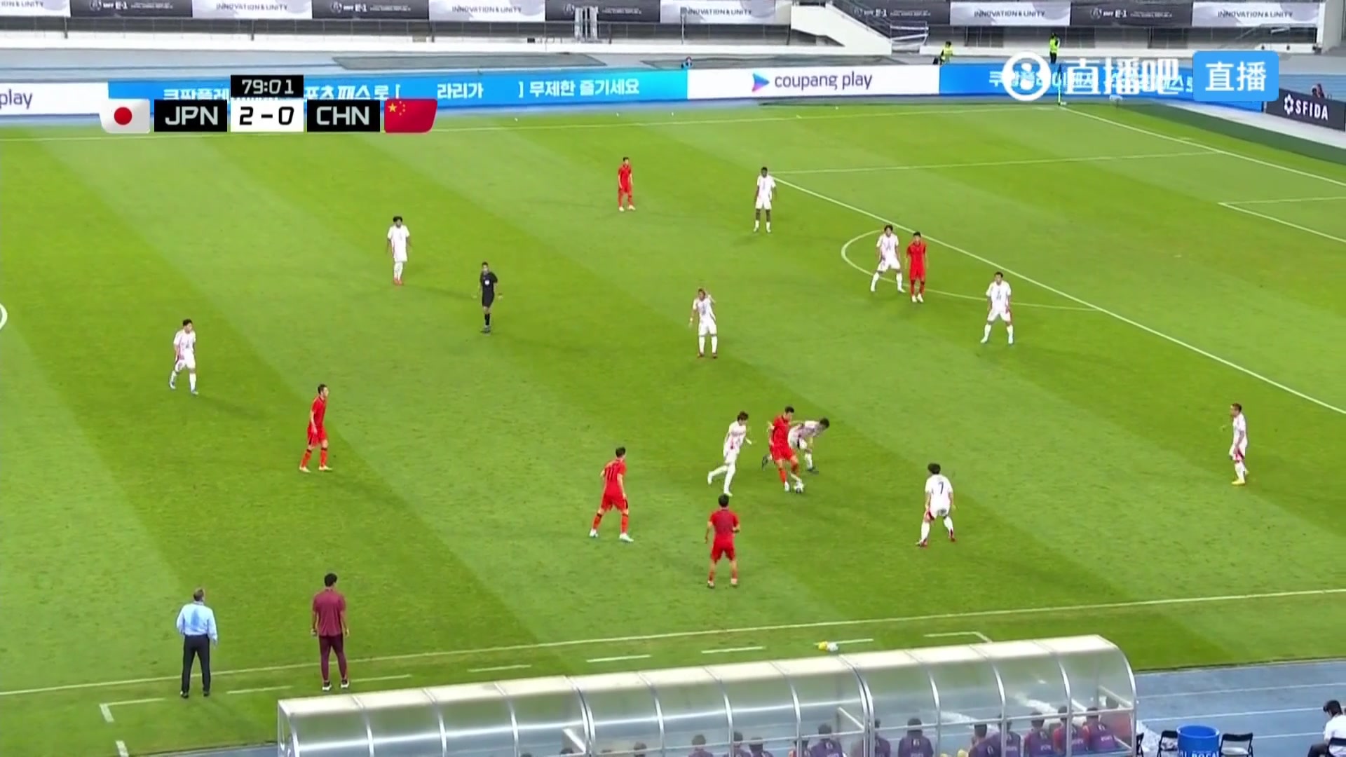 腳法太差謝文能傳中傳出底線浪費(fèi)前面國足的精彩配合