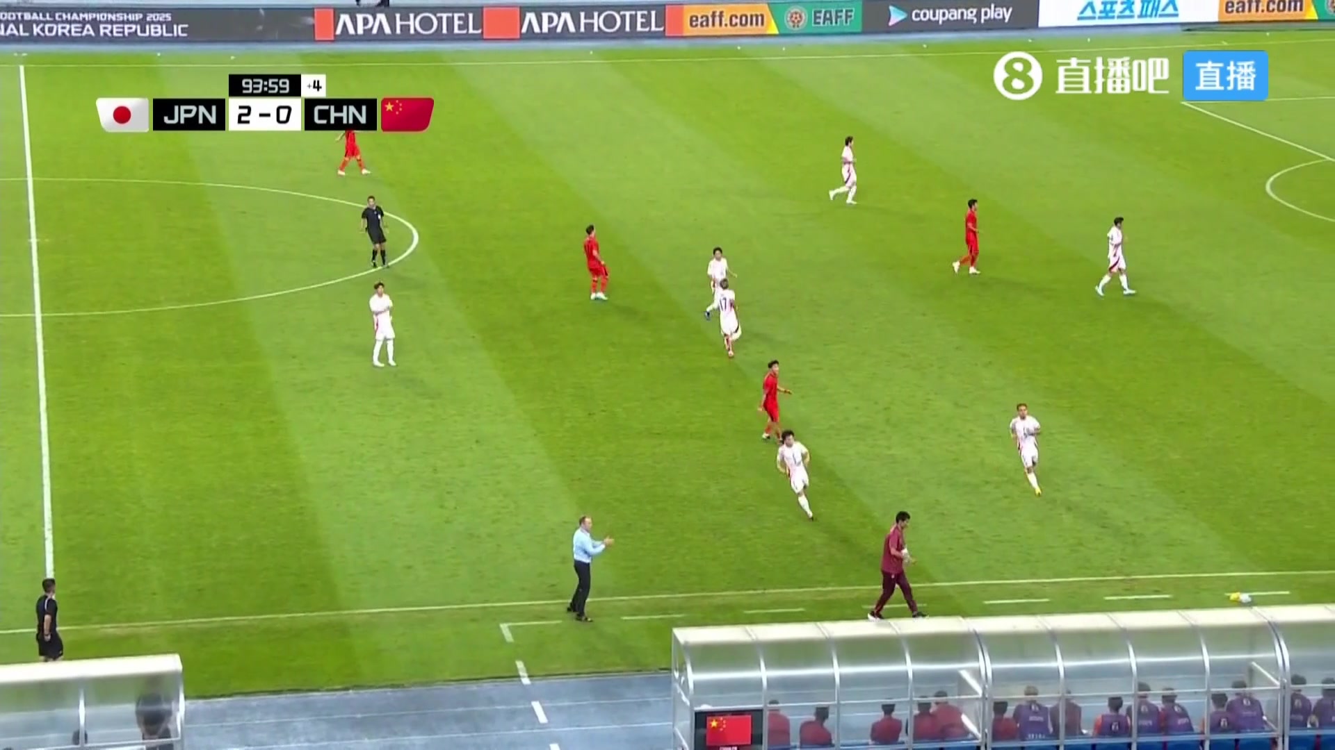 毫無(wú)默契董路這只國(guó)足看似在拼實(shí)際心氣不足沒(méi)有交流