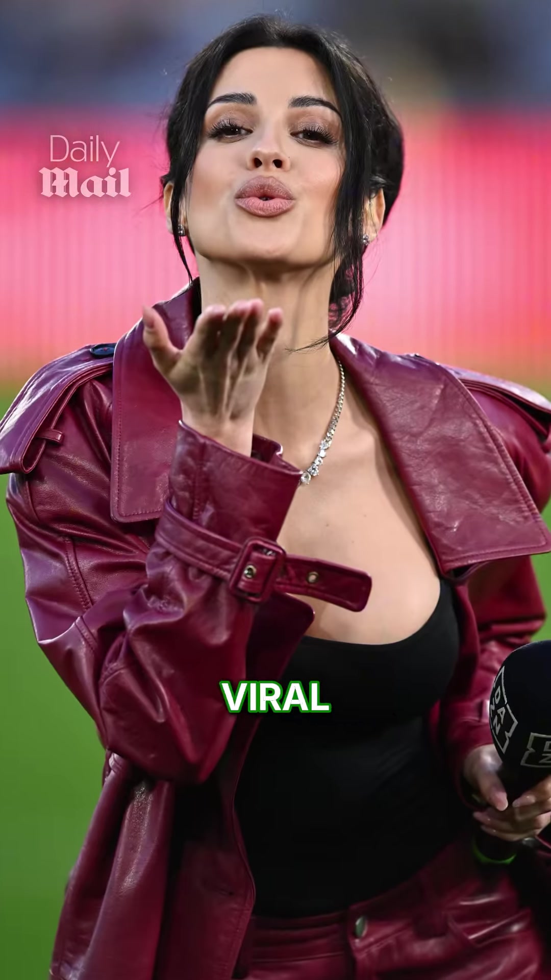 外媒評里奇女友令人驚嘆的電視主持人在世俱杯上走紅了