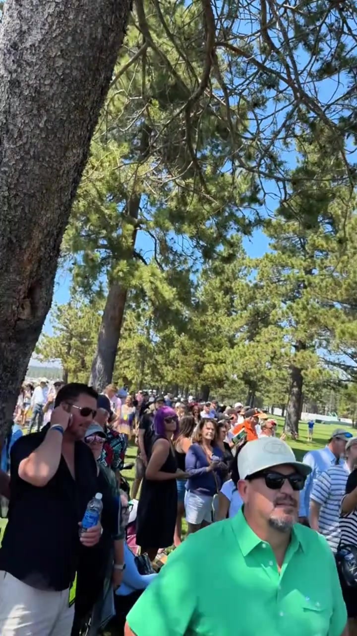 庫里的影響力庫里現(xiàn)身打高爾夫被群眾圍觀