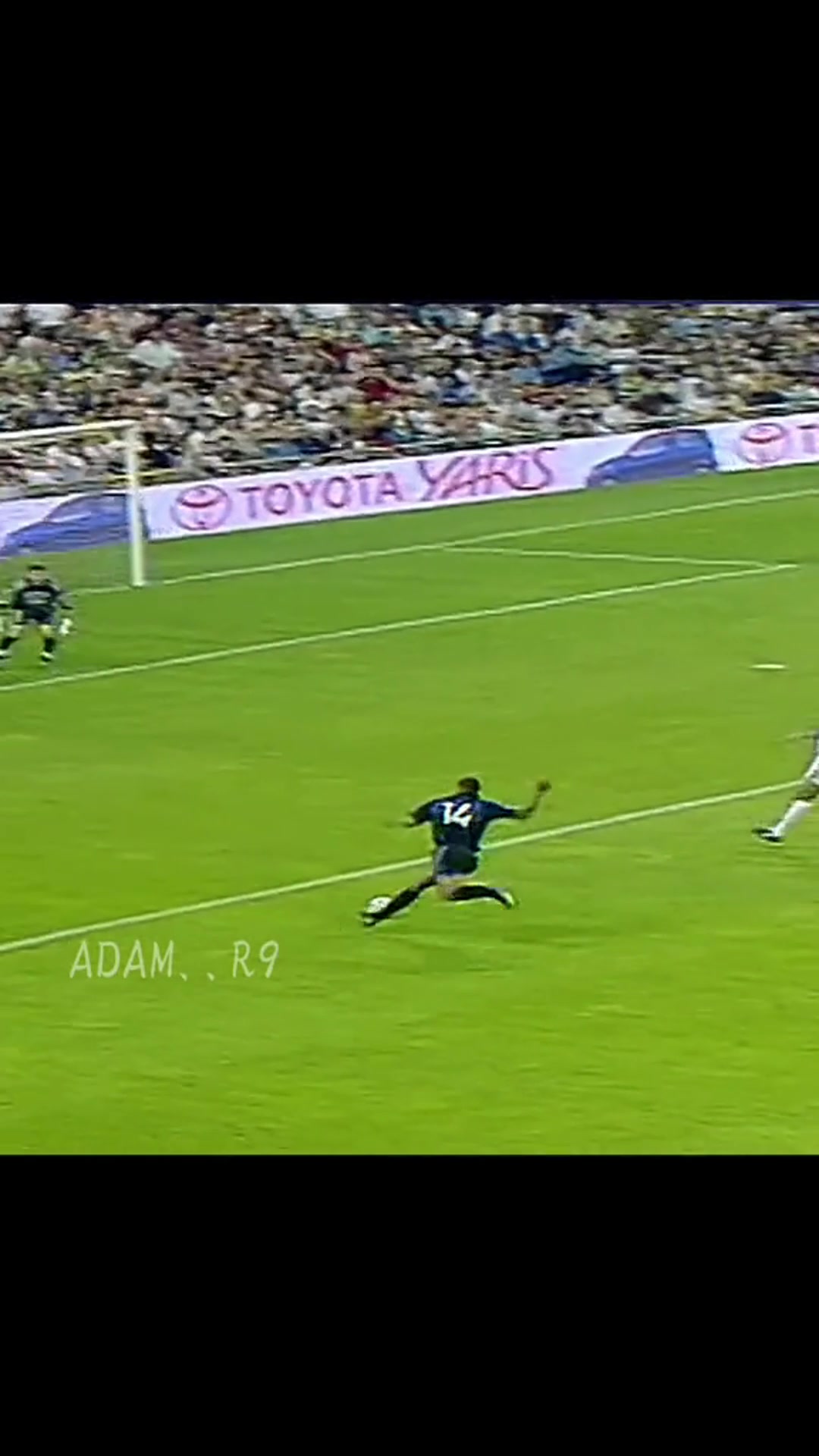 當(dāng)時的皇馬眾將還不清楚他們將面對17歲阿德怎樣的一腳射門