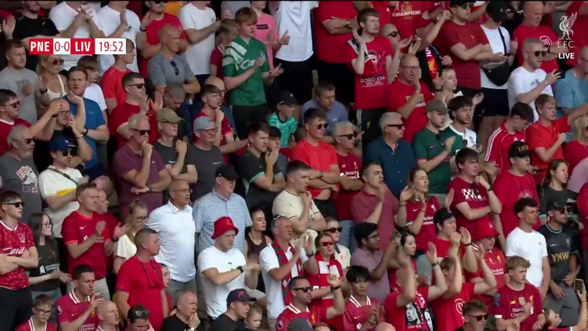 響徹全場(chǎng)利物浦友誼賽第20分鐘全場(chǎng)球迷合唱若塔之歌