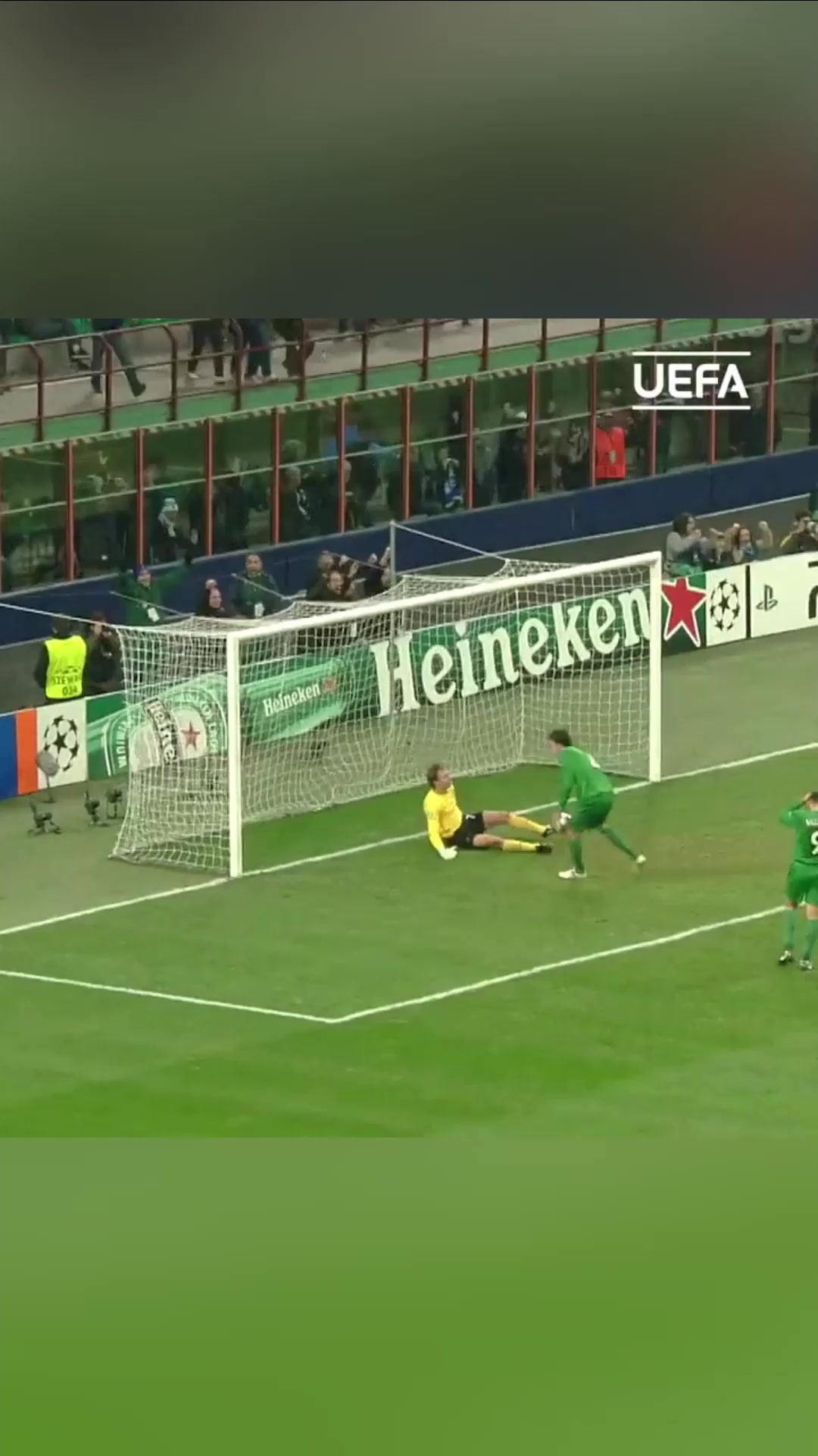 門前詭異變線騙過門將巴洛特利歐冠一記暴力任意球破門