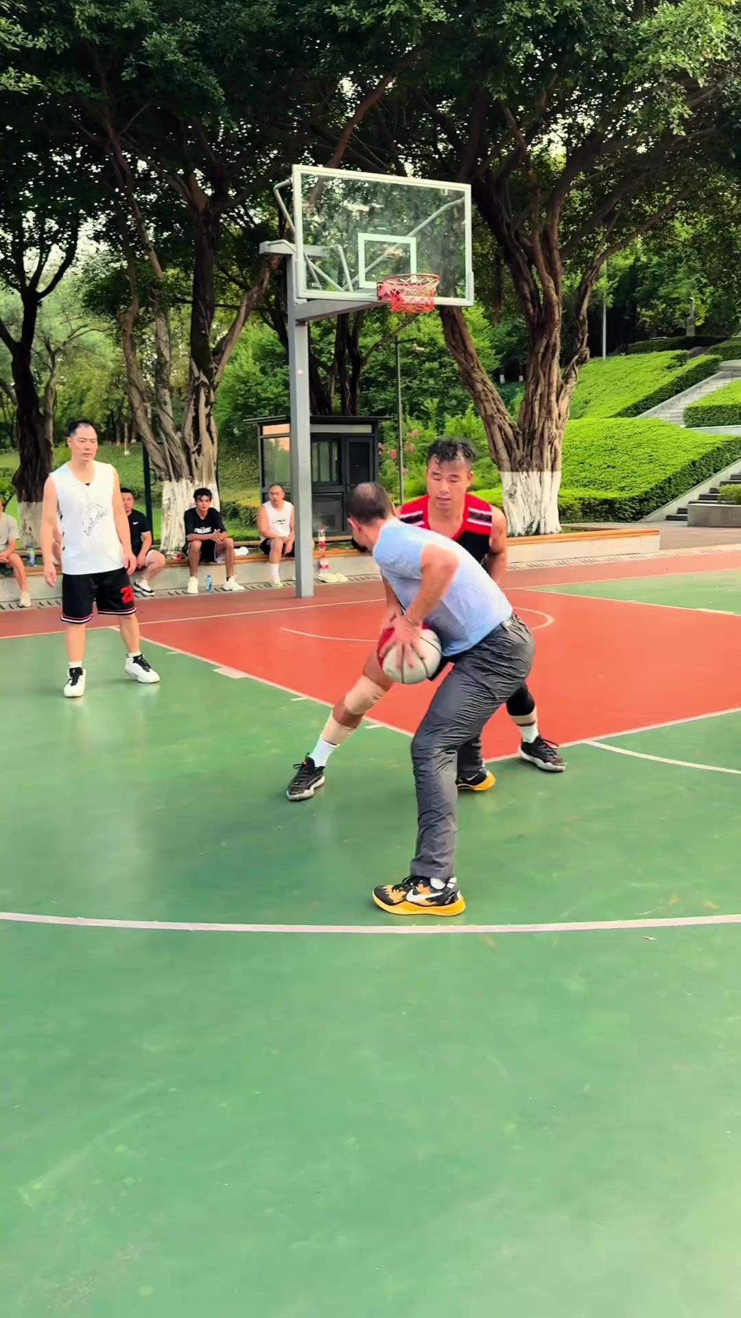 西褲科8大爺當(dāng)年也是統(tǒng)治野球場(chǎng)的存在吧