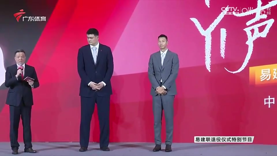 小楊能接過大旗嗎此前姚明大巴大郅阿聯(lián)四大移動長城合影