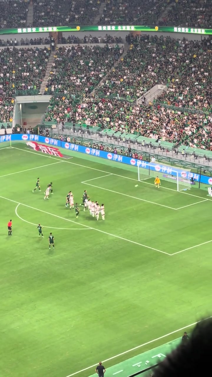 直掛死角現(xiàn)場(chǎng)實(shí)拍古加任意球破門扳回一球瞬間點(diǎn)燃工體