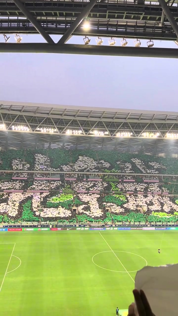 亞洲頂級(jí)現(xiàn)場(chǎng)實(shí)拍環(huán)工體四面看臺(tái)巨型TIFO震撼無比