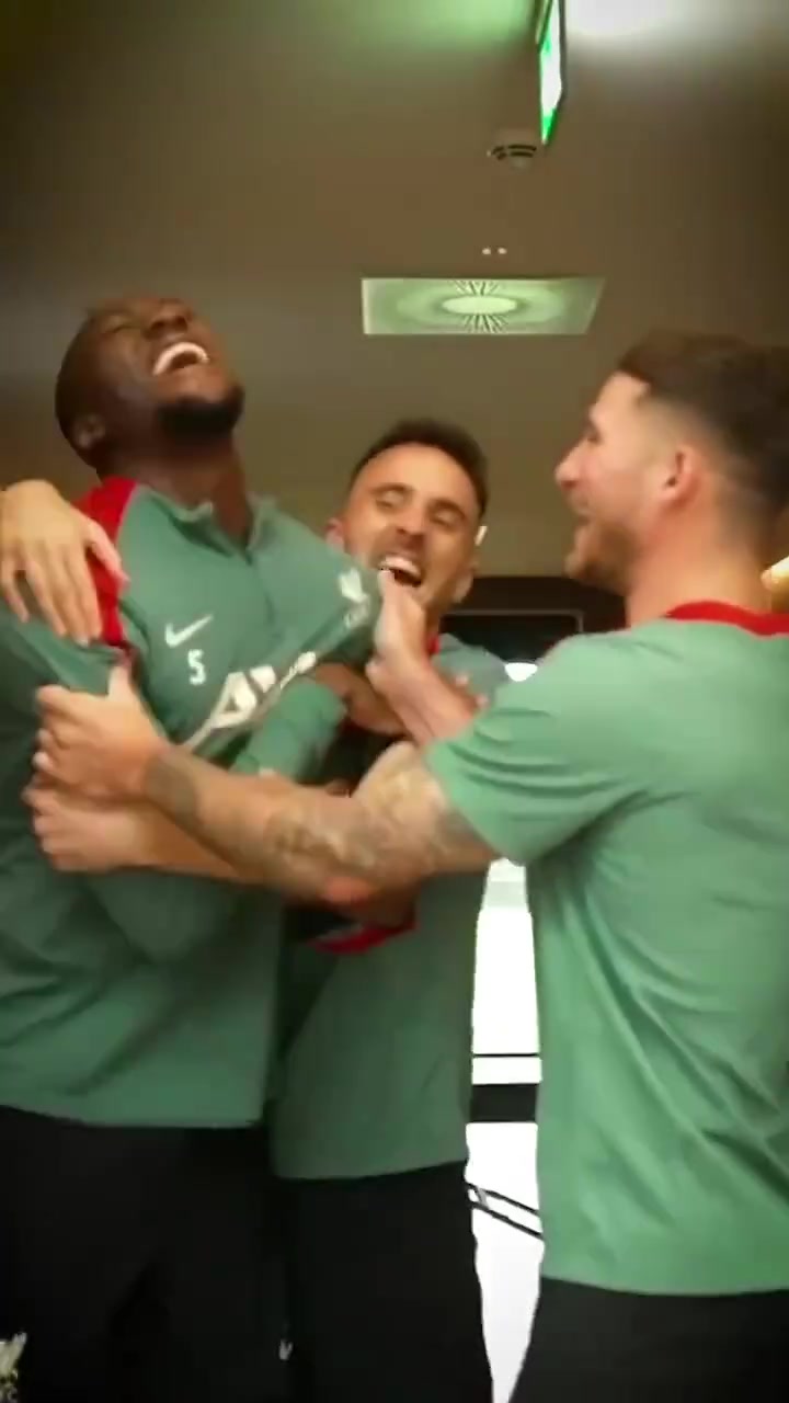 利物浦球迷悲傷不會(huì)立刻到來(lái)只會(huì)在某一個(gè)午后突然想起......