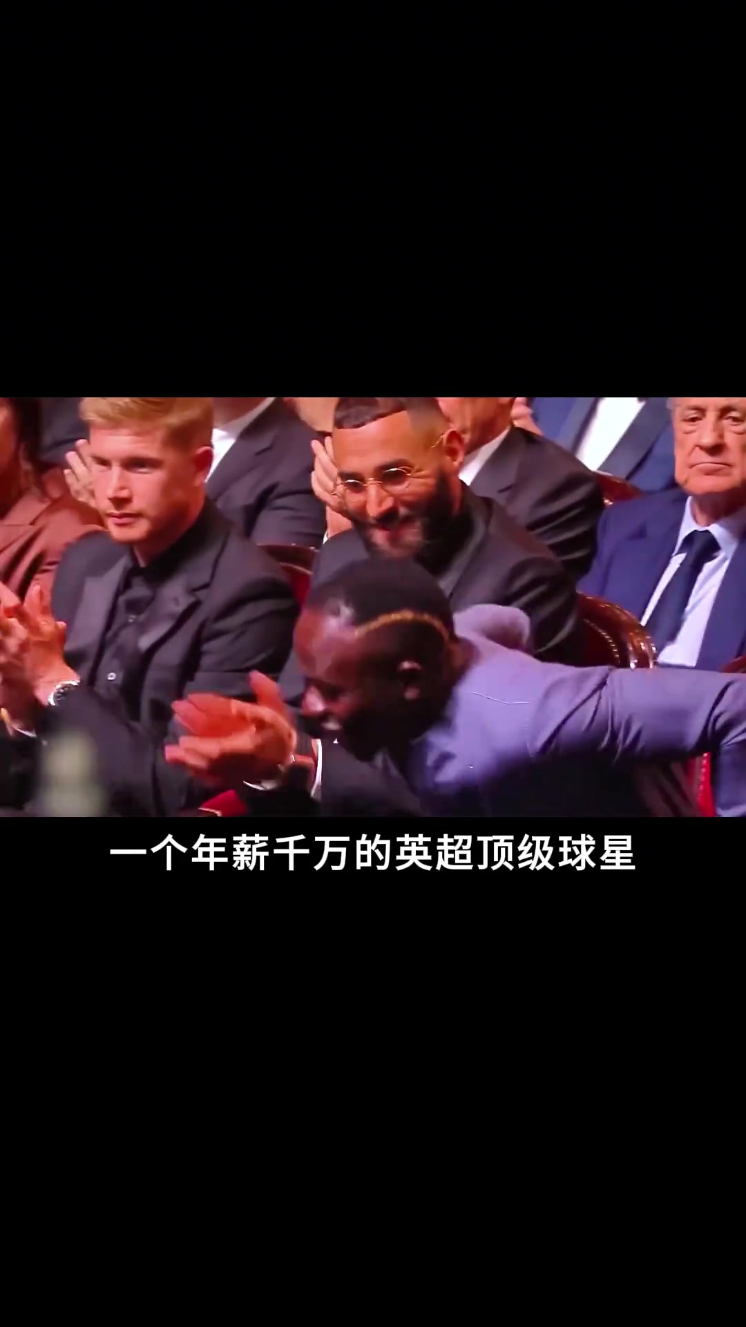 身價(jià)千萬(wàn)卻不舍得換手機(jī)連隊(duì)友都笑他太摳門(mén)可他卻,,,,,,