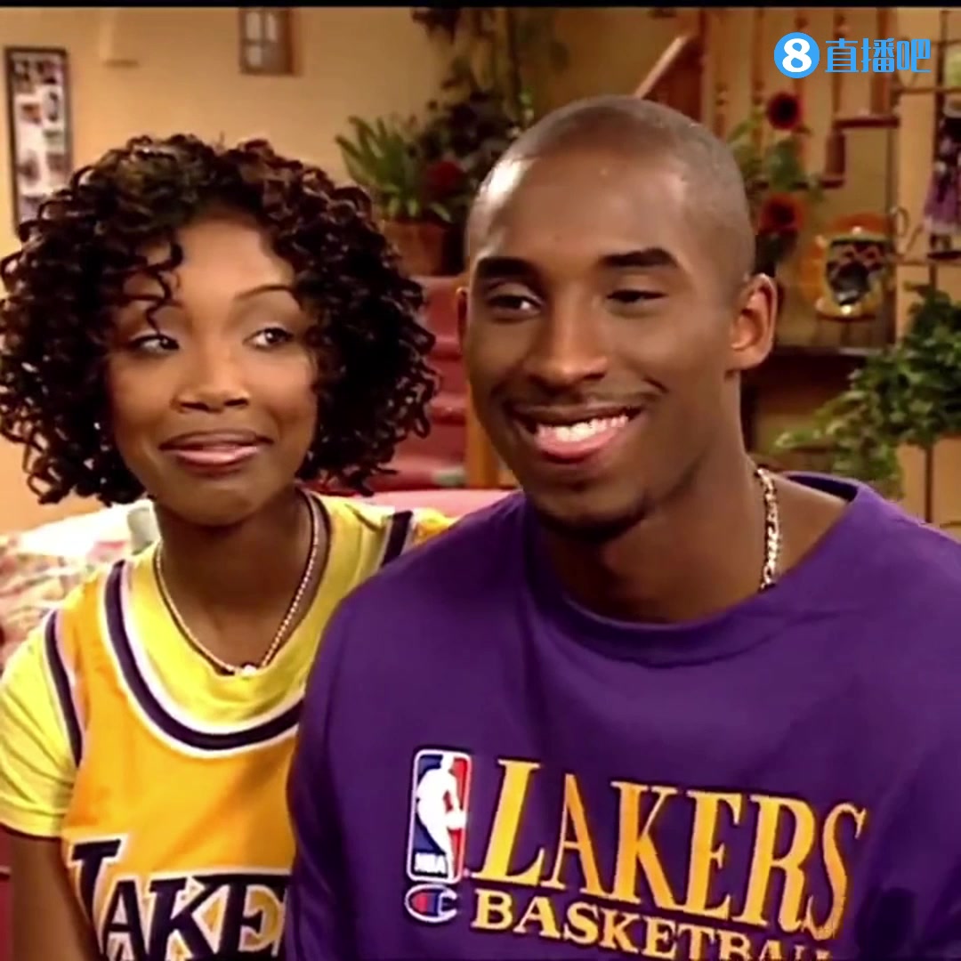 科比高中時(shí)帶著當(dāng)時(shí)的女友布蘭迪上節(jié)目這顏值比瓦妮莎如何