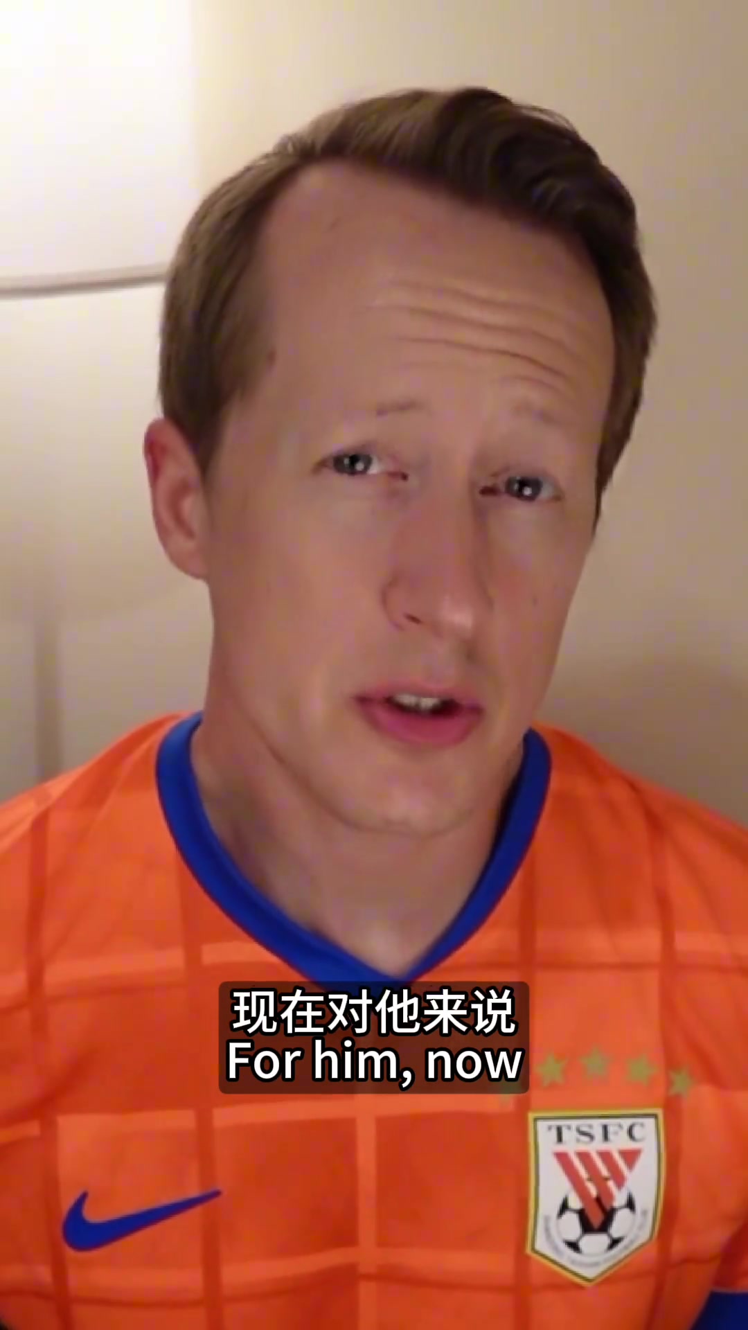 英國(guó)足球哥劉誠(chéng)宇應(yīng)該提前一小時(shí)到訓(xùn)練基地練習(xí)100 個(gè)點(diǎn)球