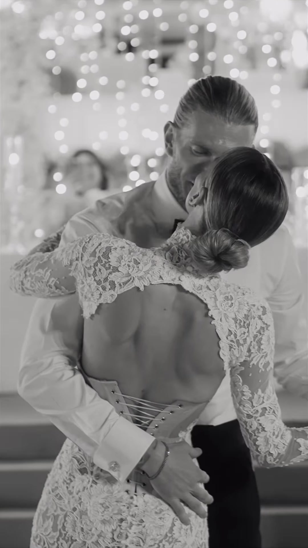 羨慕卡里烏斯妻子曬結(jié)婚視頻這么漂亮身材又好的老婆誰(shuí)不喜歡