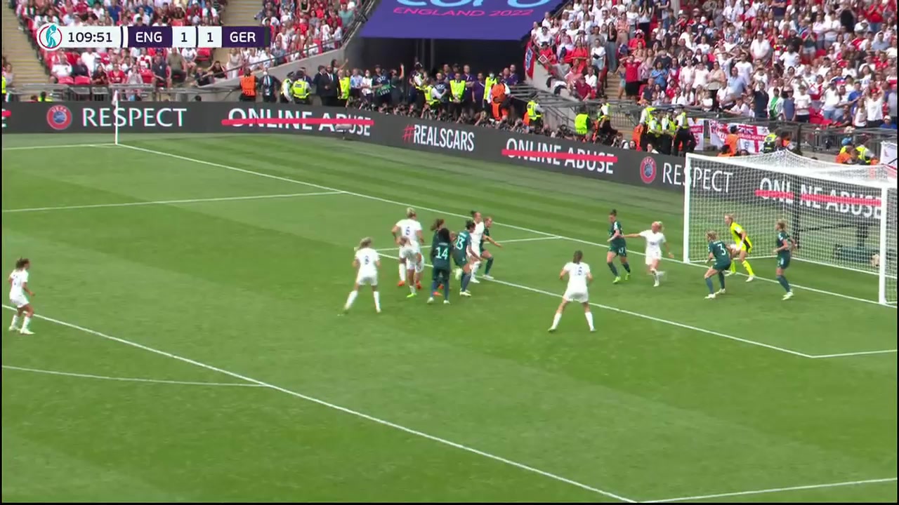 9萬球迷見證上屆女足歐洲杯決賽凱莉加時(shí)賽絕殺豪放脫衣慶祝