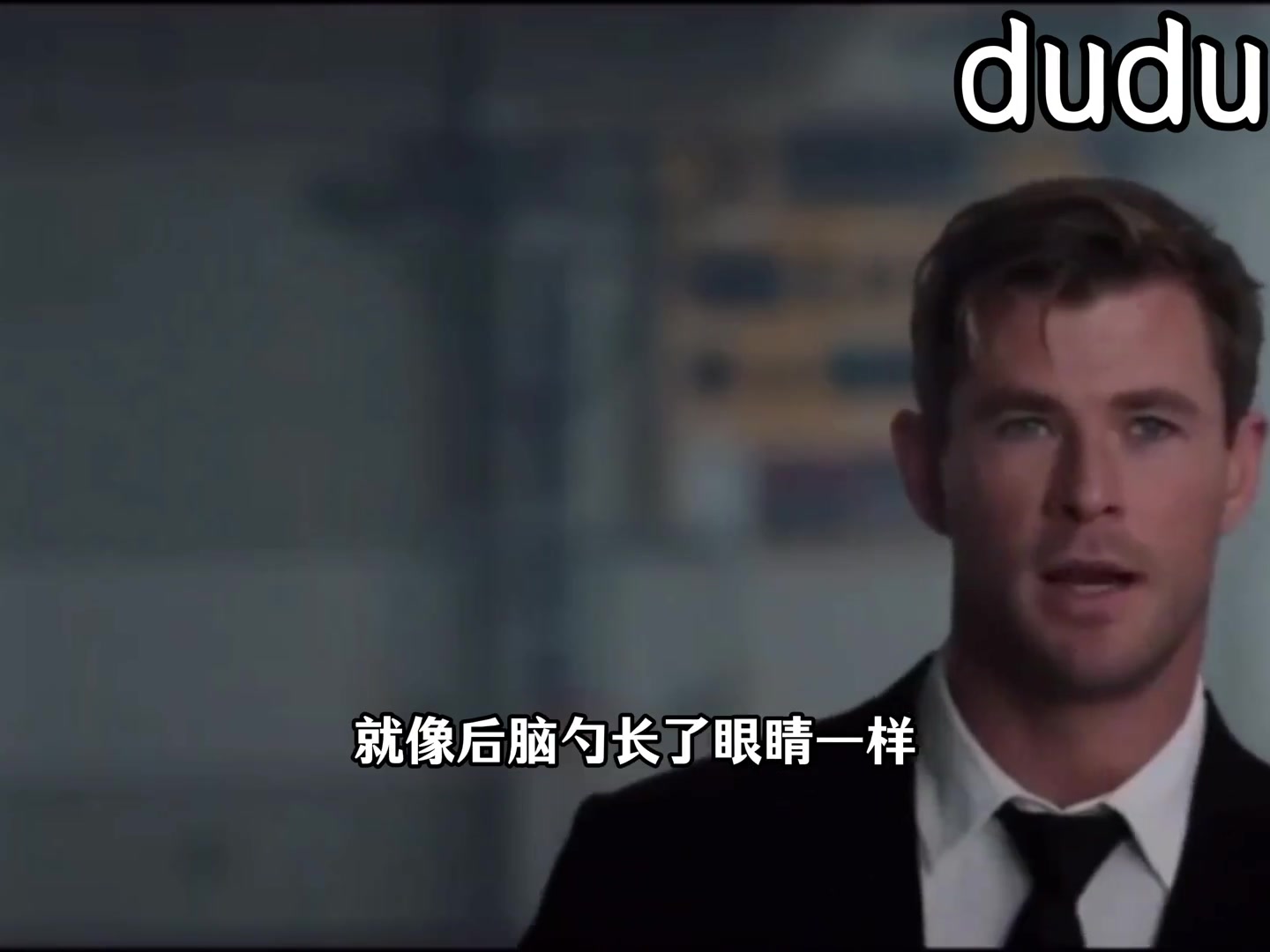 保羅此前和雷神索爾扮演者一起拍電影 演繹一個腦后長眼的英雄