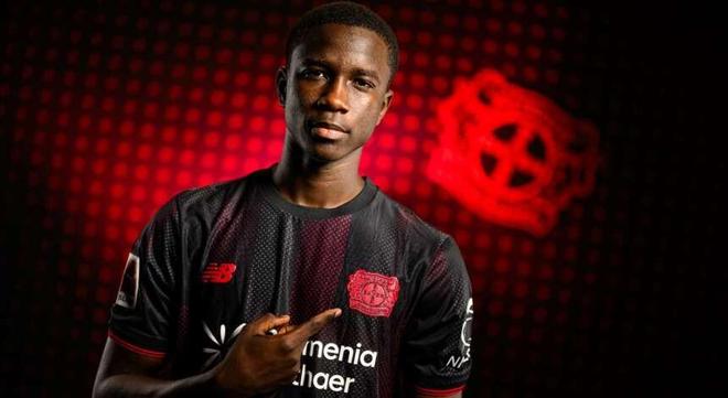 官方：20歲后衛(wèi)法耶租借至洛里昂，今夏加盟勒沃庫(kù)森。