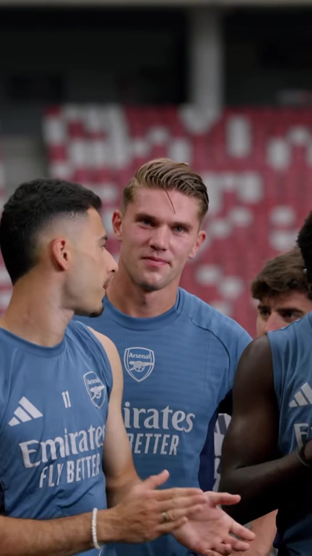 約克雷斯首次參加阿森納訓(xùn)練接受全隊拍背歡迎