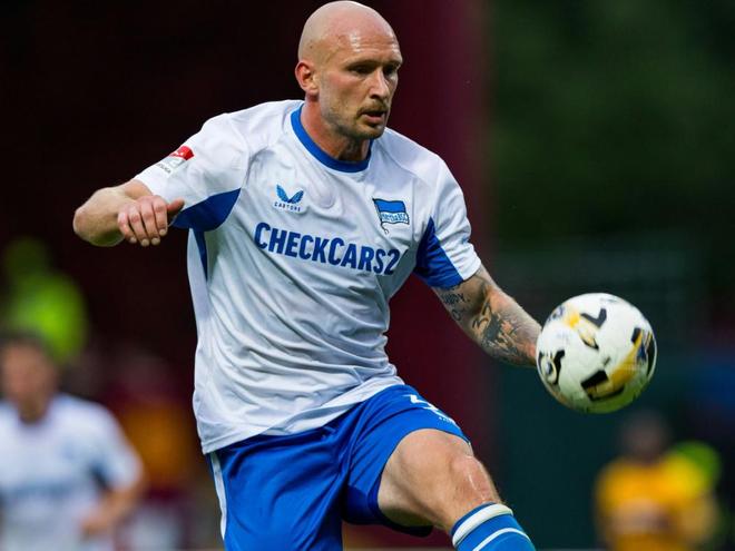 柏林赫塔中衛(wèi)無(wú)礙不隊(duì)長(zhǎng)，戰(zhàn)沙爾克必爭(zhēng)1分。