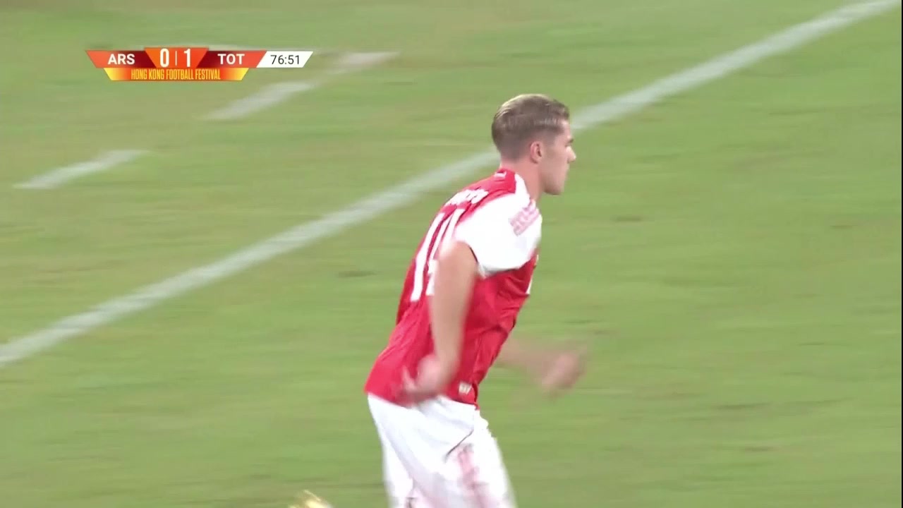 全場歡呼約克雷斯第77分鐘替補登場上演首秀