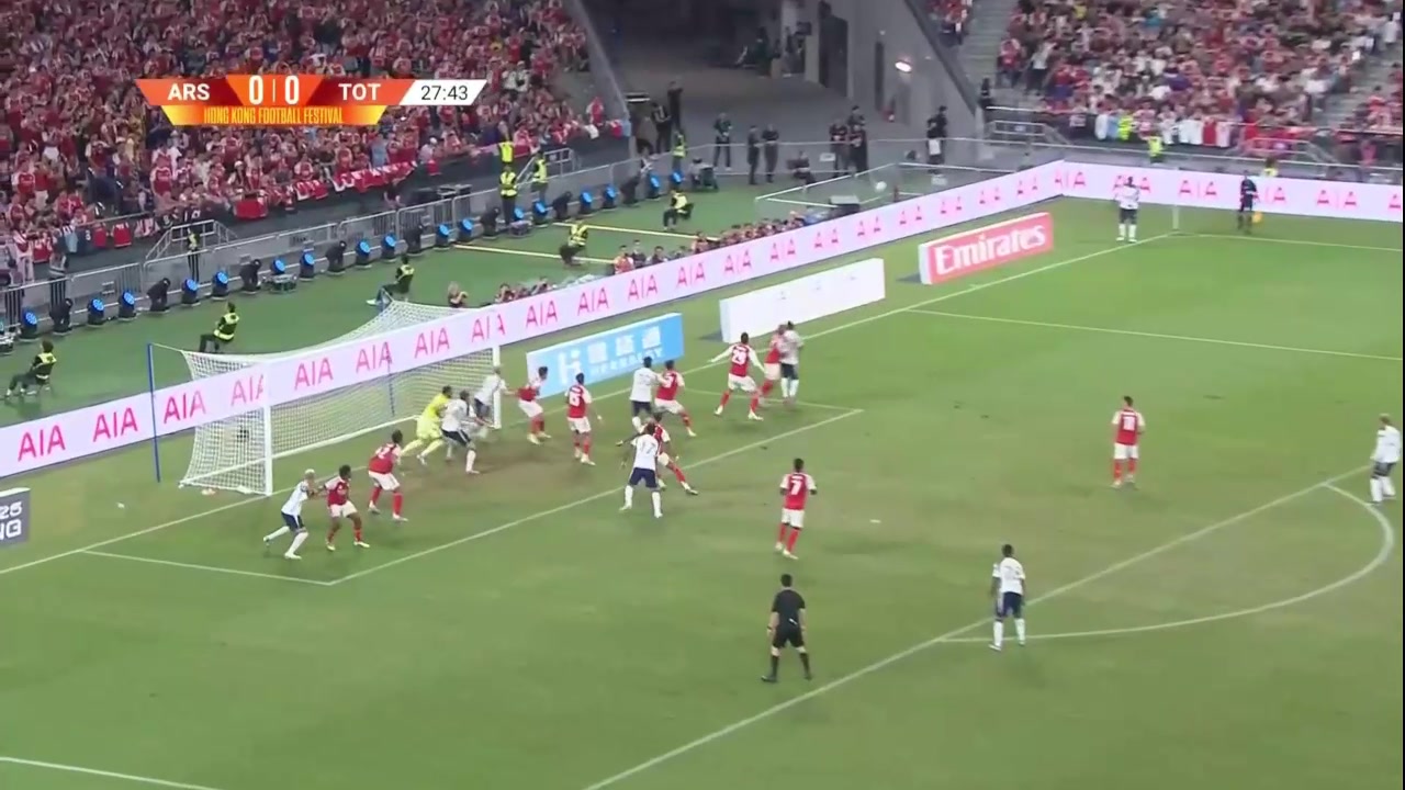 熱刺角球開出理查利森門前搶點沒頂?shù)奖磺蚍磸棿蛑? title=