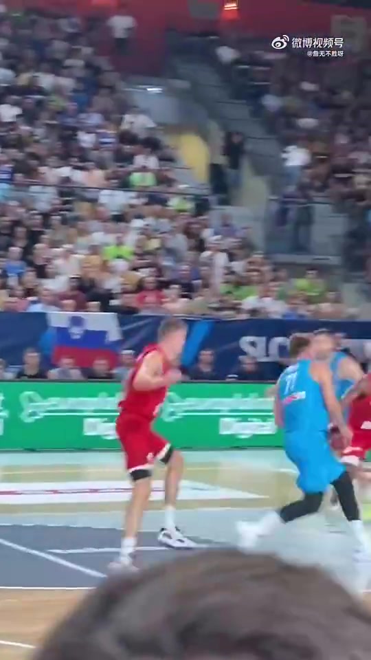 FIBA簡(jiǎn)直無(wú)敵對(duì)手都知道東契奇要干嘛但就是防不住