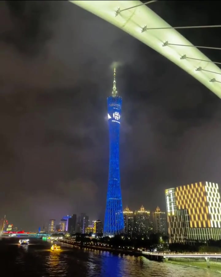 這就是登哥的排面哈登中國行來到廣州 廣州塔亮起哈登logo
