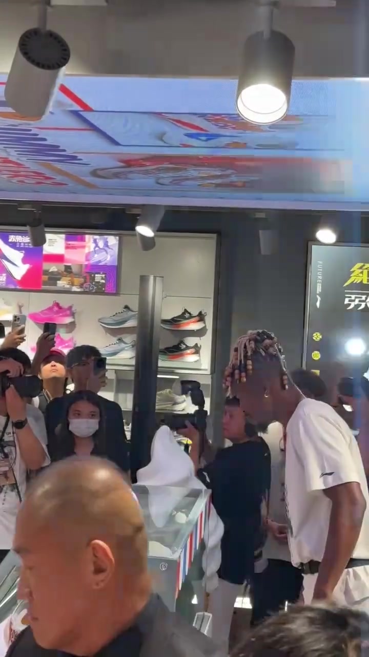 是誰在叫我最討厭的人巴特勒聽到球迷叫巴迪的反應(yīng)