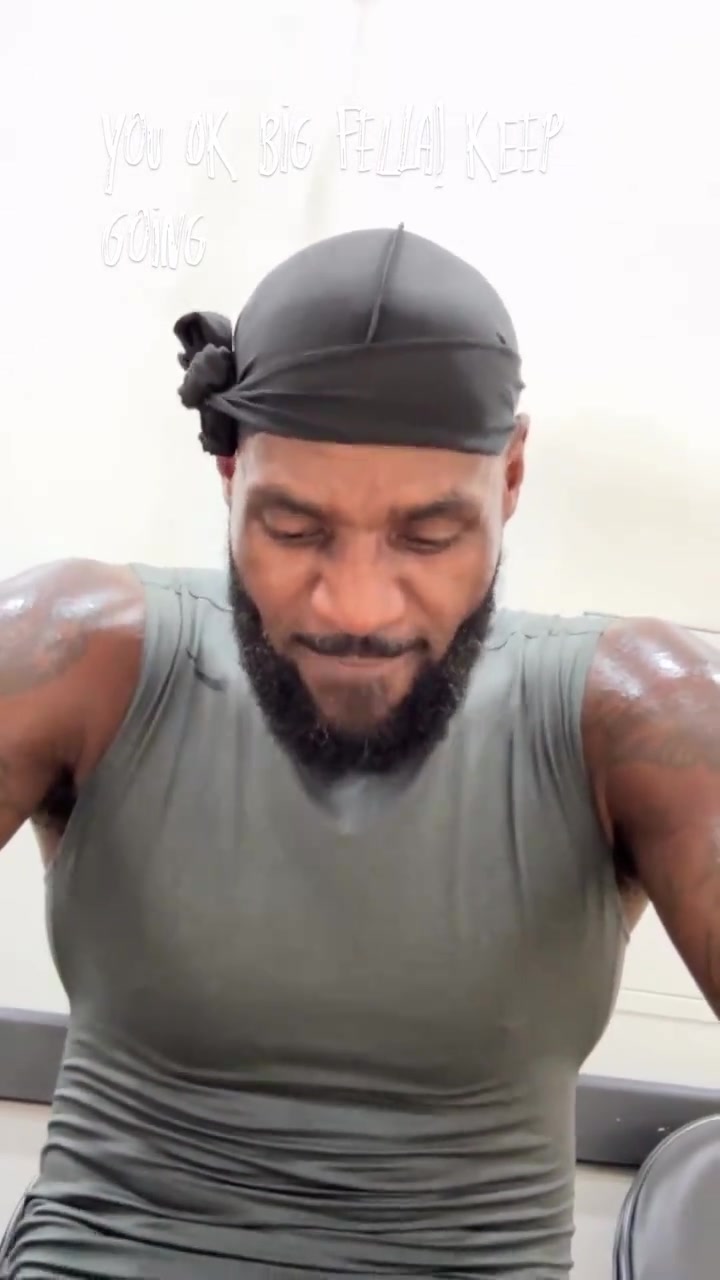 詹姆斯結(jié)束度假接著訓(xùn)練迎接第23個賽季