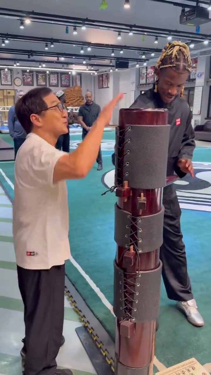 巴特勒中國行香港站成龍親自傳授功夫