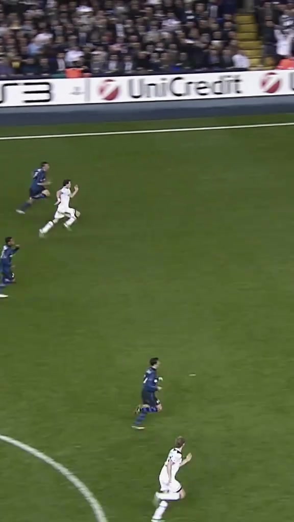 世一右跌下神壇歐冠官推重溫貝爾當(dāng)年拉爆國(guó)米右路防線