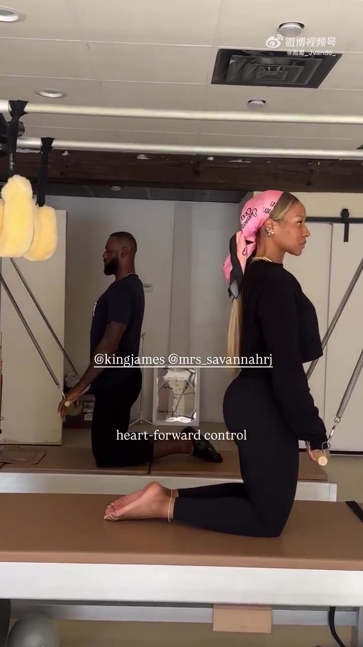 詹姆斯和詹嫂一起訓(xùn)練看著有模有樣的哦