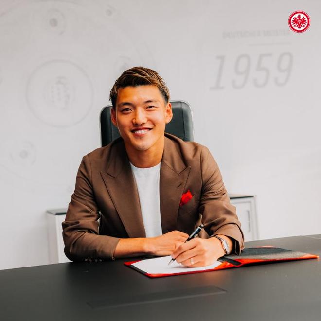 2200萬(wàn)轉(zhuǎn)會(huì)費(fèi)，27歲日本國(guó)腳堂安律加盟法蘭克福，簽約5年。