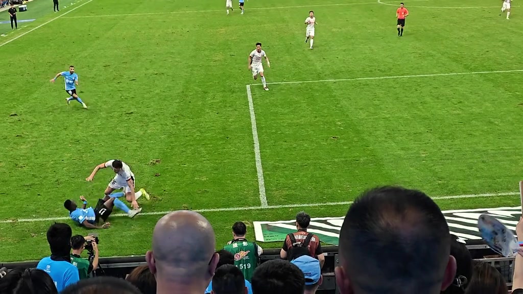 不服大連球迷曬視頻我們一個好的進(jìn)攻機(jī)會被裁判無情誤判