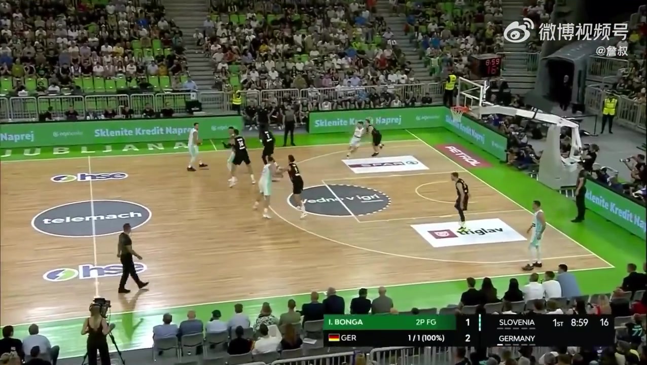 這讓人怎么防東契奇過了半場一個(gè)掩護(hù)直接就三分出手了