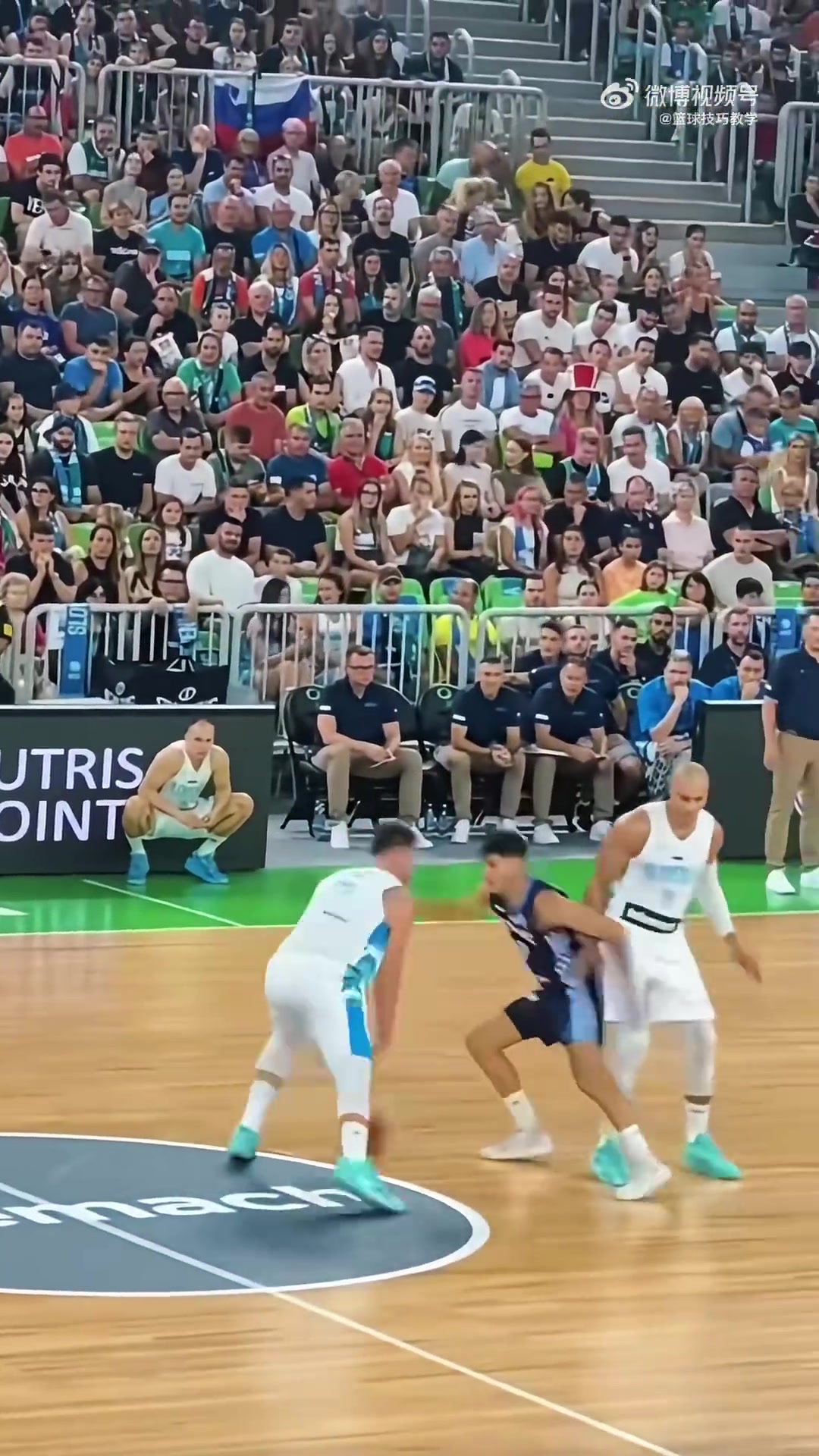 渾身都是假動(dòng)作像東契奇這種靠節(jié)奏和身體打球的選手真難防啊