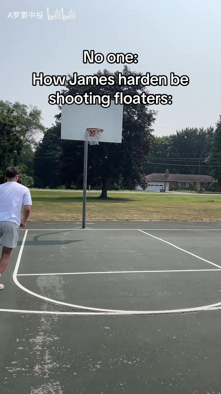 外網(wǎng)網(wǎng)紅惡搞哈登是怎么拋投的