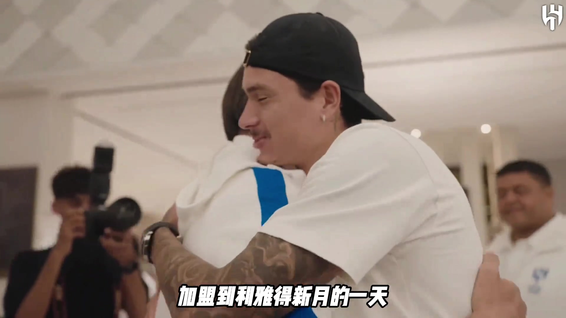 換了發(fā)型真帥加盟利雅得新月的一天努涅斯是怎么度過的