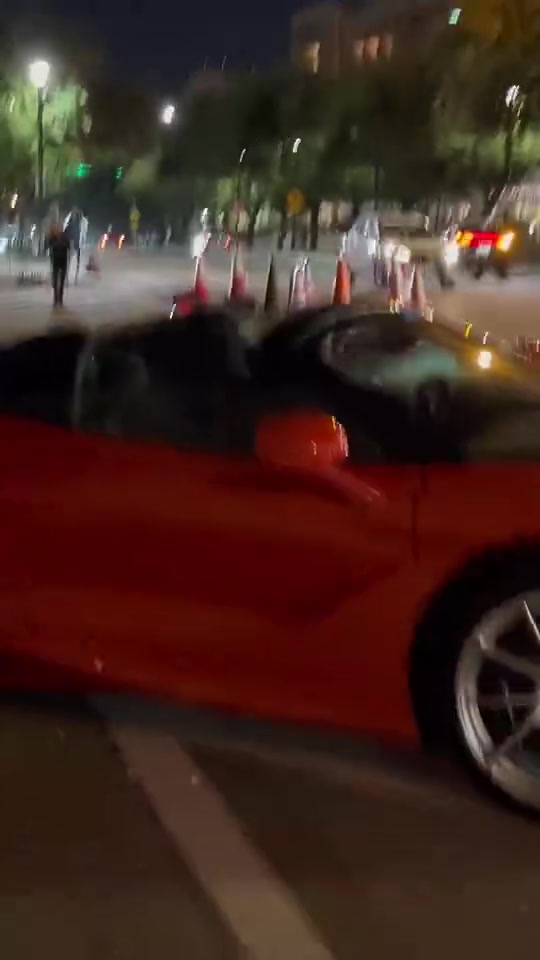 跑車發(fā)燒友東契奇這輛邁凱倫看著有點(diǎn)小米SU7的感覺