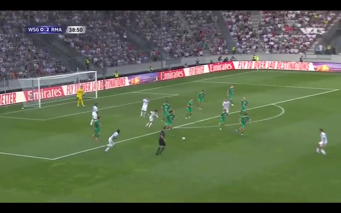 天吶維尼修斯竟然回防到了后場姆巴佩也撤回中場拿球組織